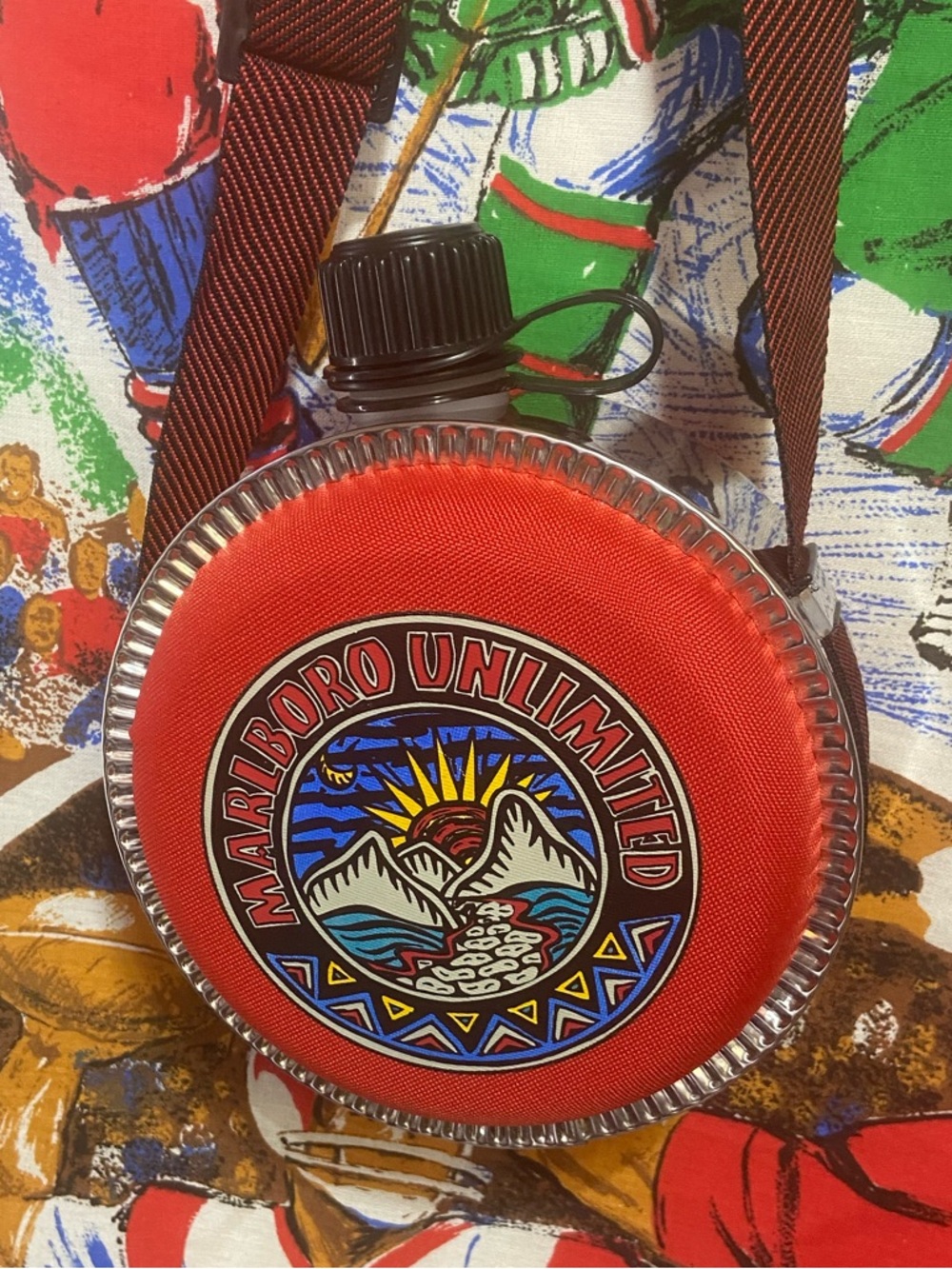 NWOT Vintage 90's Marlboro Canteen